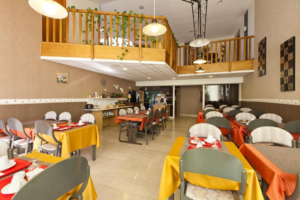 Cit'Hotel Du Circuit Magny-Cours Eksteriør billede