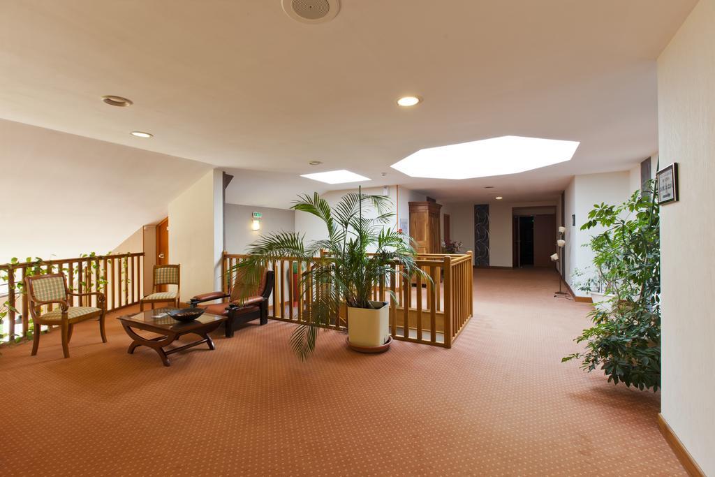 Cit'Hotel Du Circuit Magny-Cours Eksteriør billede