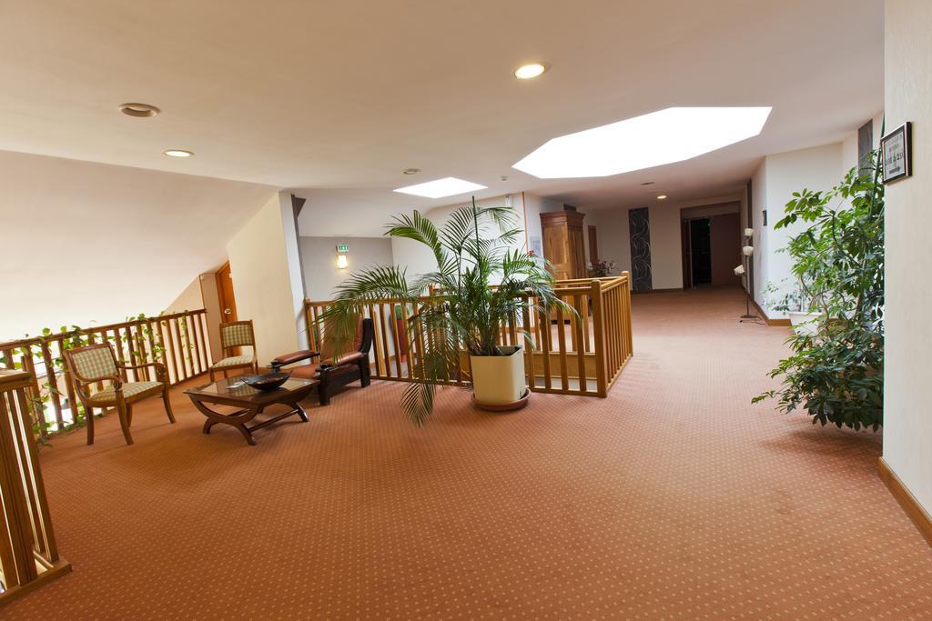 Cit'Hotel Du Circuit Magny-Cours Eksteriør billede